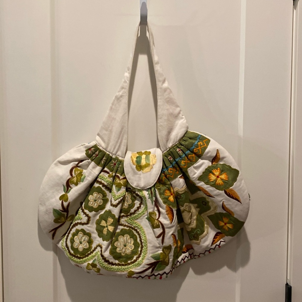 Moyna Ladies Embroidered Tote Handbag.  Never‎ Used.  White w/green.